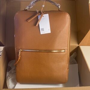 Quince Tan Leather Laptop Bag with Sophisticated Design